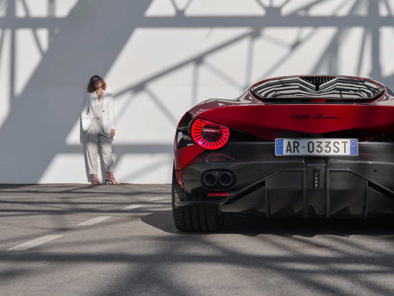 ALFA ROMEO 33 STRADALE